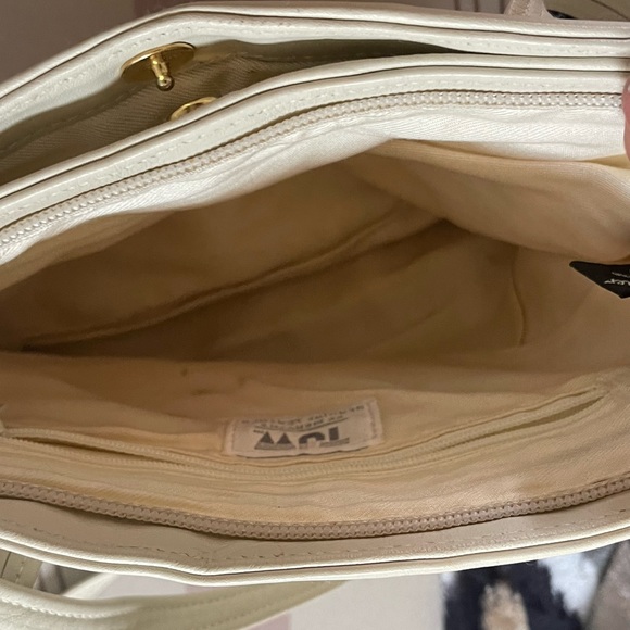 Vintage TJW by Mervyns Ivory Genuine Leather Women's Shoulder Bag - Picture 6 of 10